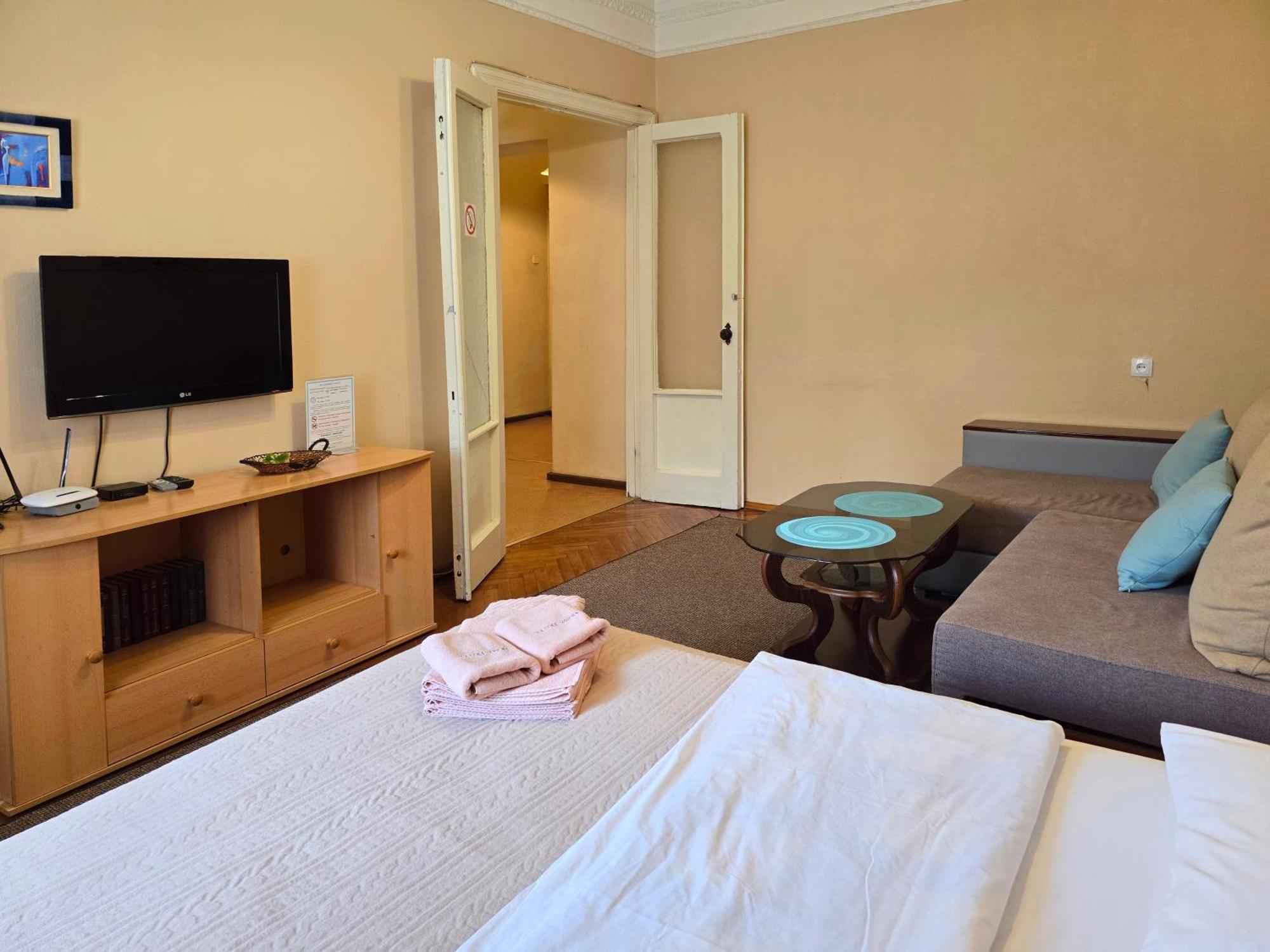 Home Hotel Apartments On Lva Tolstogo Киев Экстерьер фото